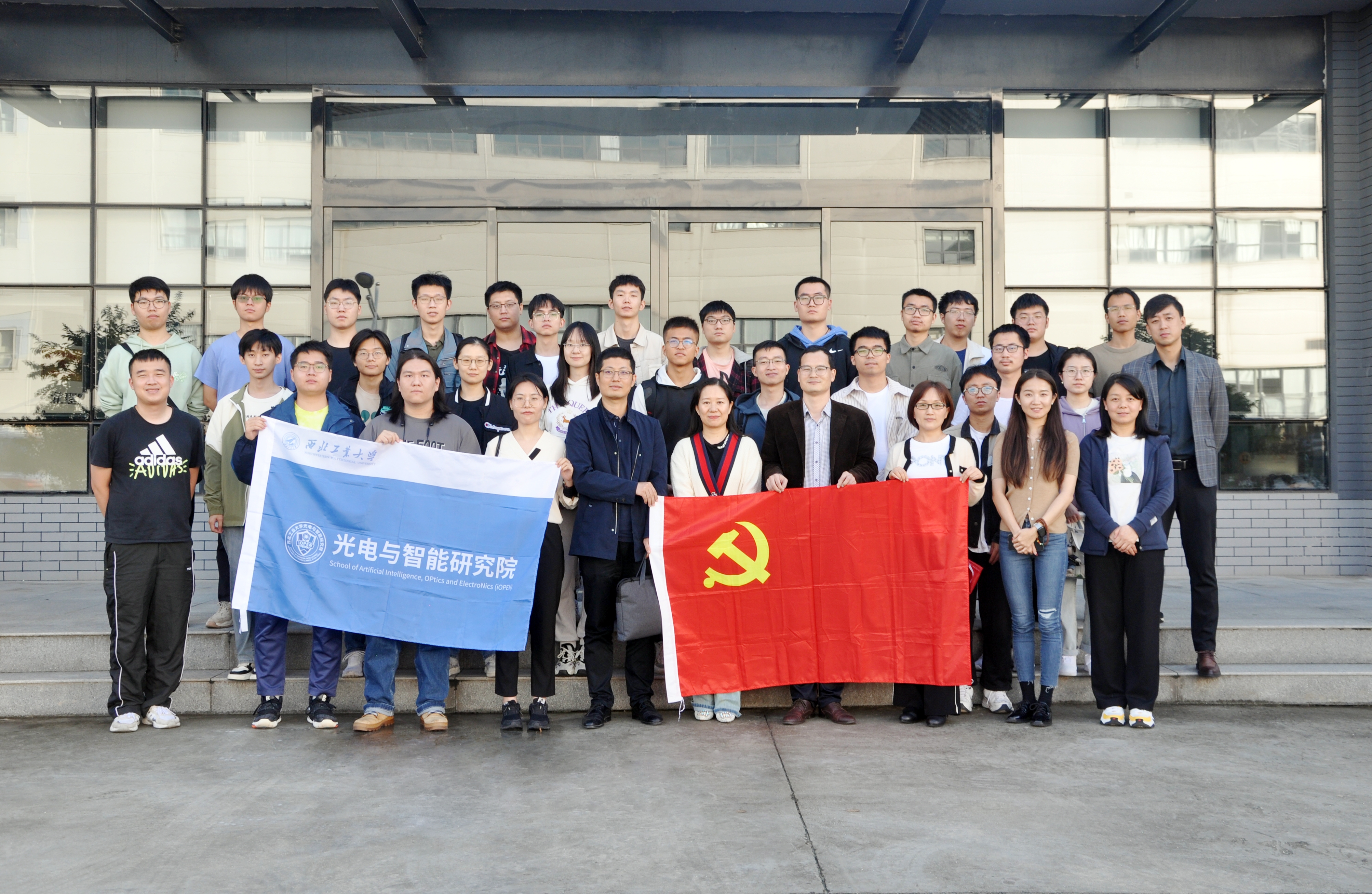 光电-参观.jpg 光电-参观.jpg