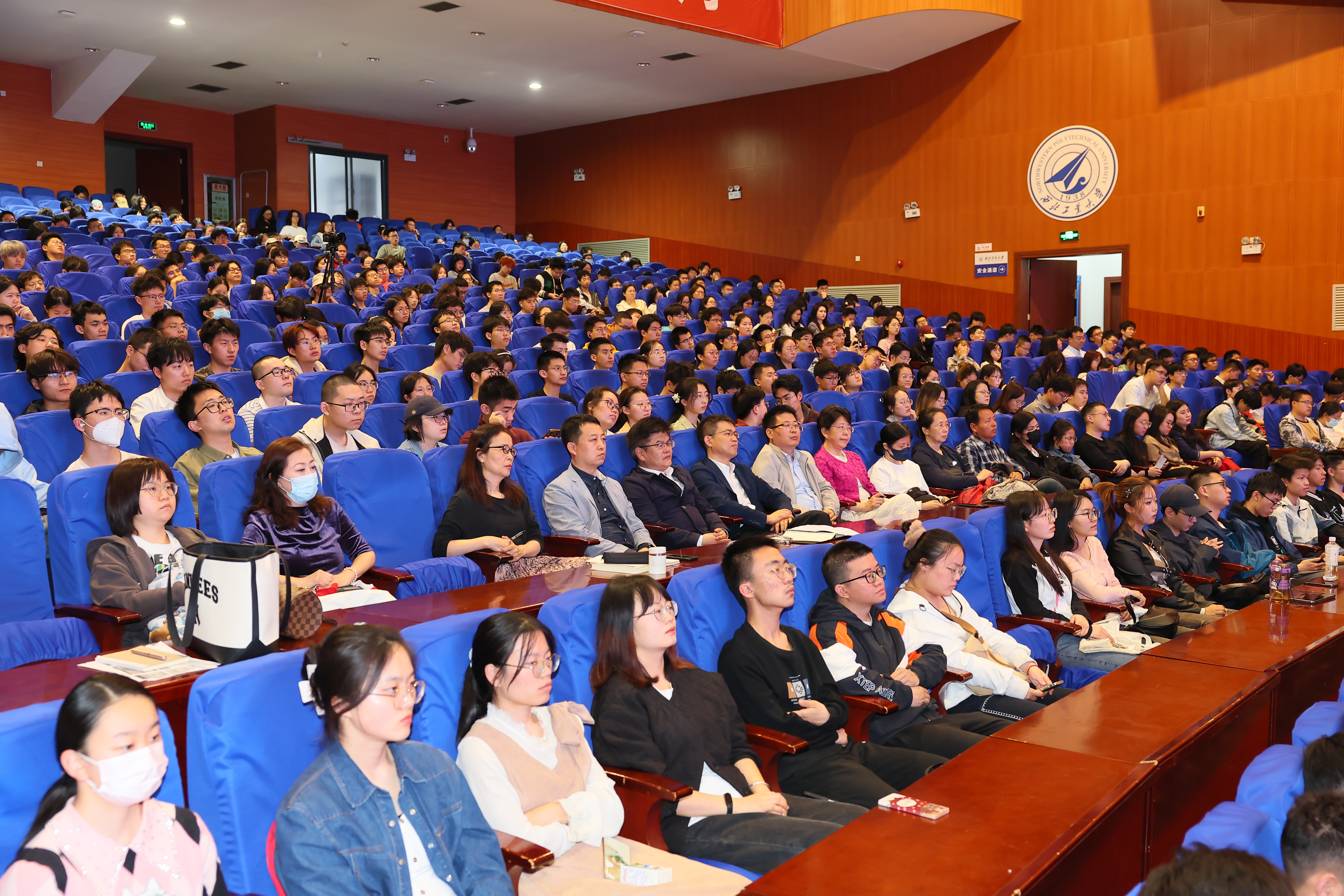 LUDI5059.JPG LUDI5059.JPG